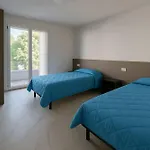 Modern Flat For 5 Guests With Private Fenced Garden