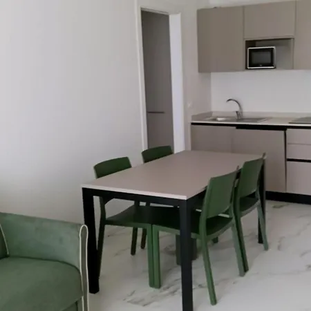 Modern Flat For 5 Guests With Private Fenced Garden