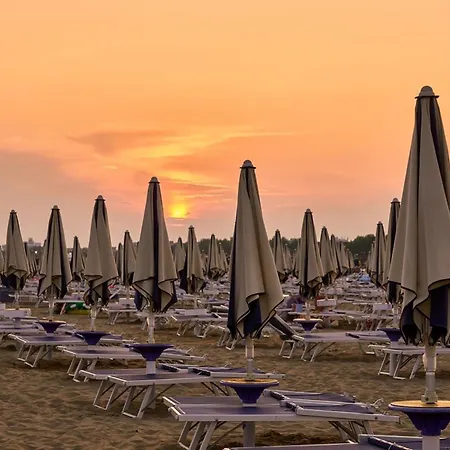Modern Flat For 5 Guests With Private Fenced Garden * Bibione