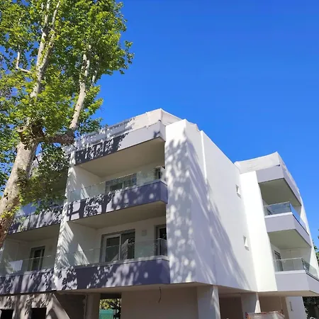 Modern Flat For 5 Guests With Private Fenced Garden Apartamento Bibione