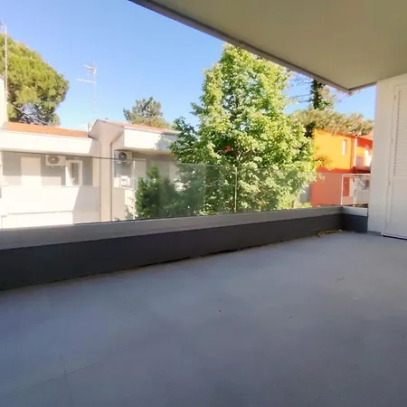 Modern Flat For 5 Guests With Private Fenced Garden