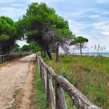Modern Flat For 5 Guests With Private Fenced Garden Bibione