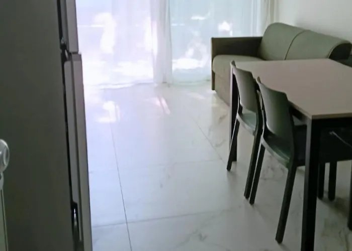 Modern Flat For 5 Guests With Private Fenced Garden 비비오네