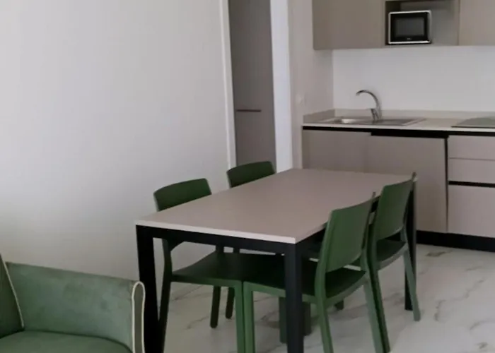 Modern Flat For 5 Guests With Private Fenced Garden