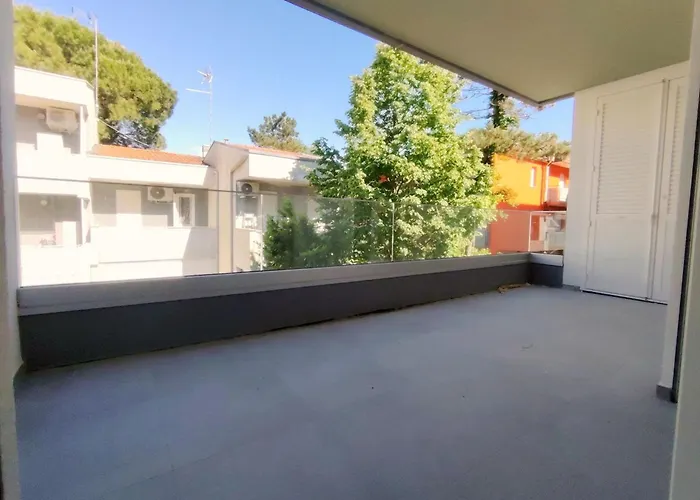 Modern Flat For 5 Guests With Private Fenced Garden