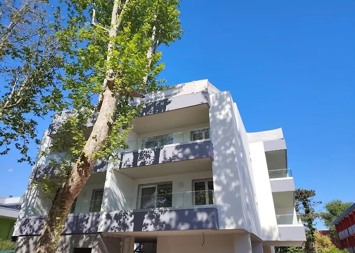 Modern Flat For 5 Guests With Private Fenced Garden *